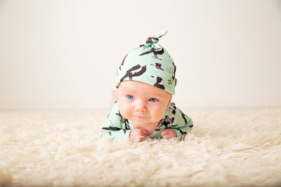 Organic baby hat | Magpie knot hat | 0 - 3 months - Dusty Road Apparel